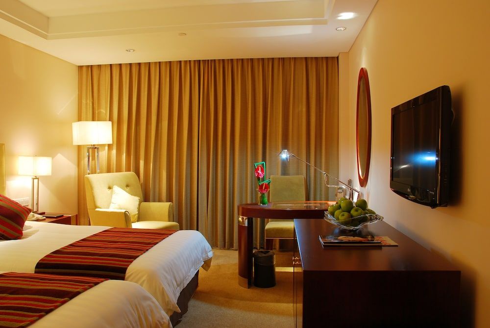 Maison New Century Hotel Ningbo Premium Twin Room 4