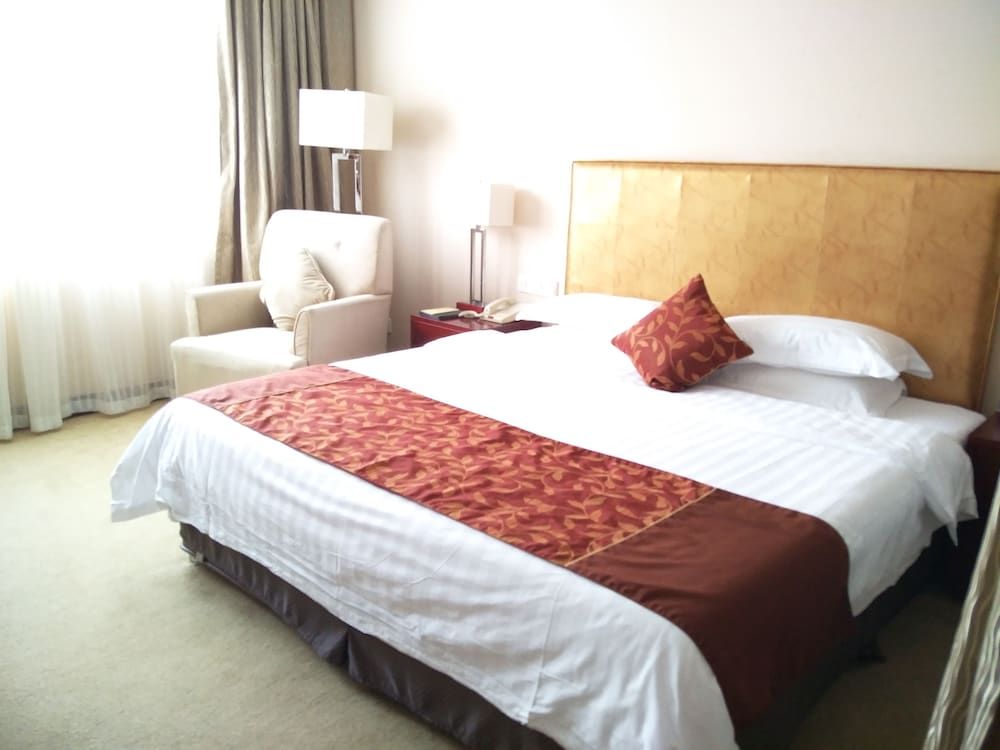 Maison New Century Hotel Ningbo Superior King Room