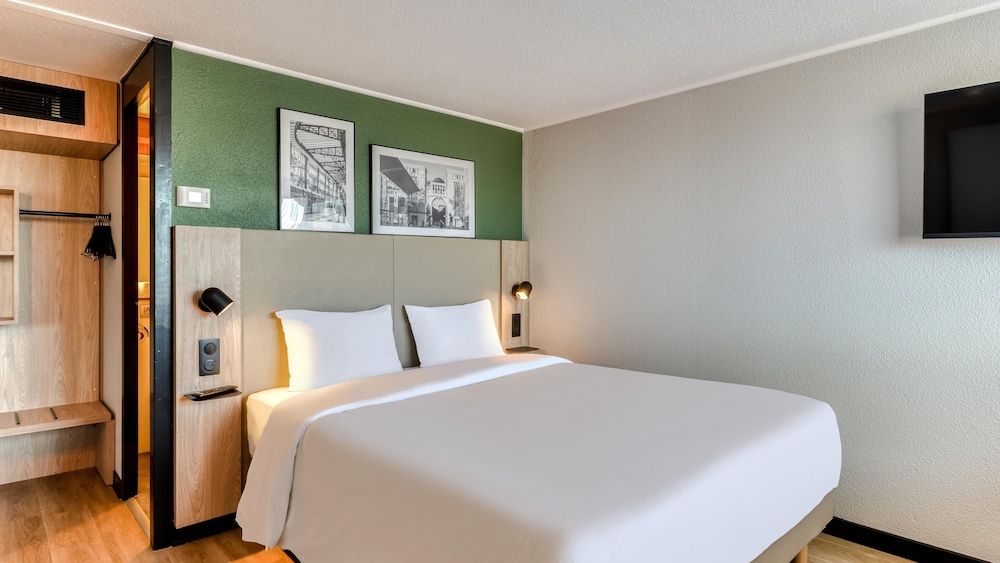 Standard Room, 1 Queen Bed