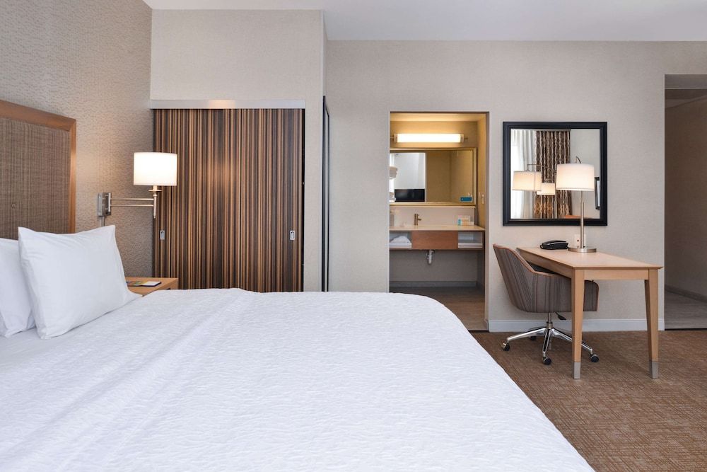 undefined Hampton Inn & Suites Denver-Speer Boulevard 4