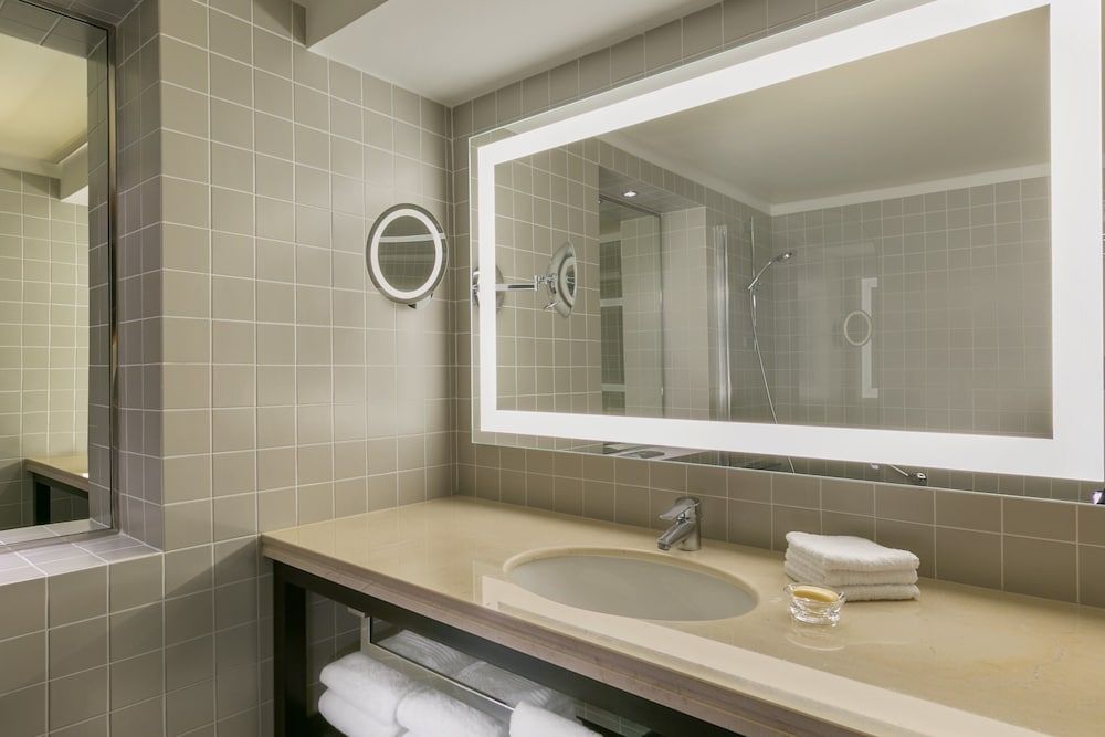 undefined Sheraton Bucharest Hotel 8