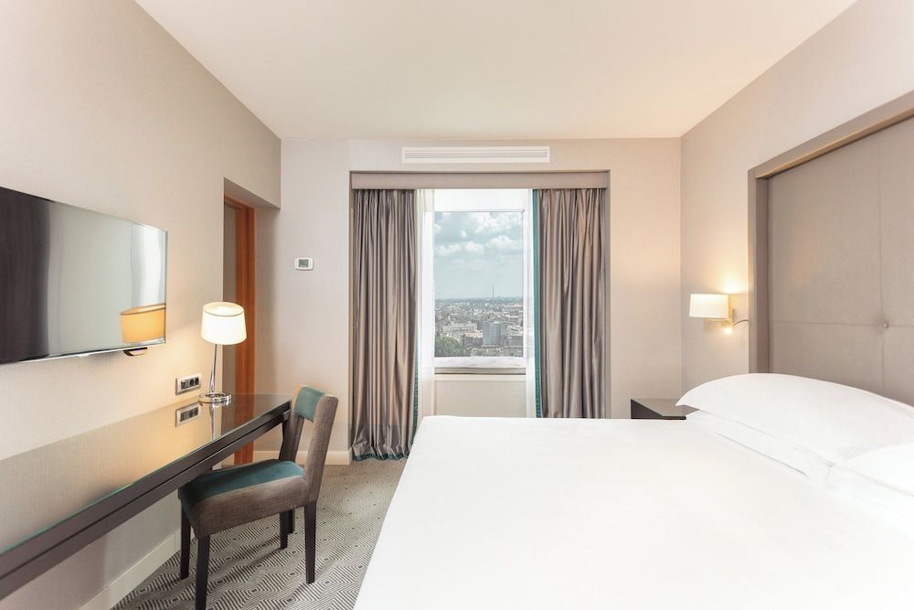 Junior Suite, King, City View
