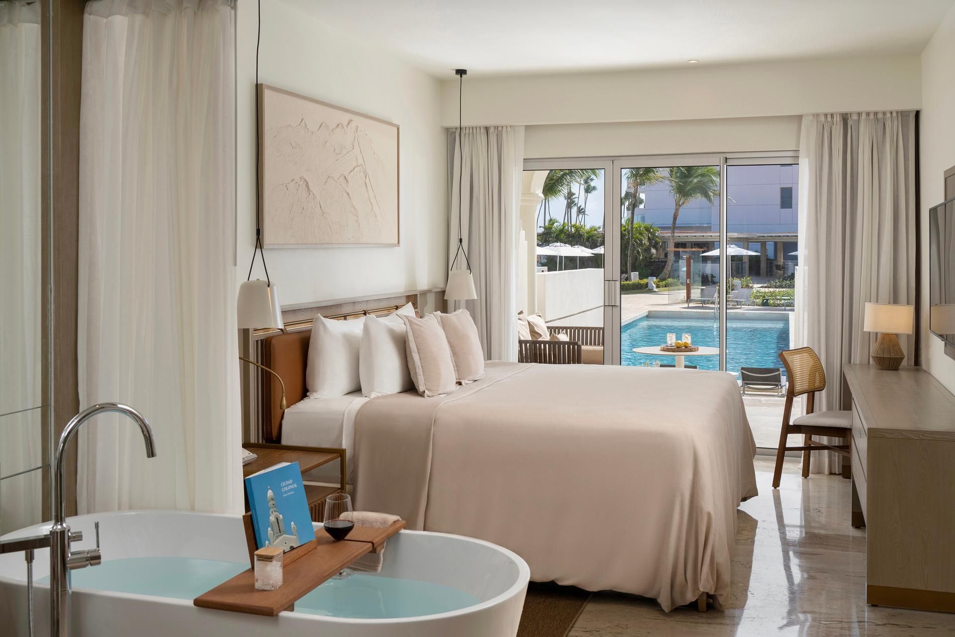 TWO BEDROOM MASTER SUITE SWIMUP