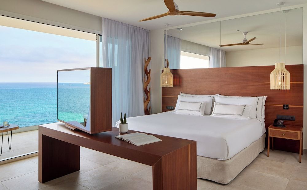 Suite, Sea View (The Level)
