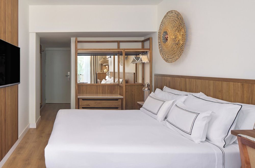 Room (Melia)