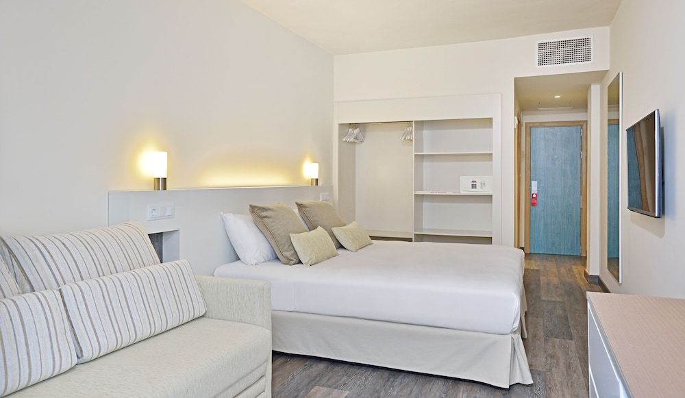 Family Room (2+2)