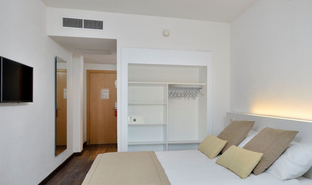 Family Room (2+2)