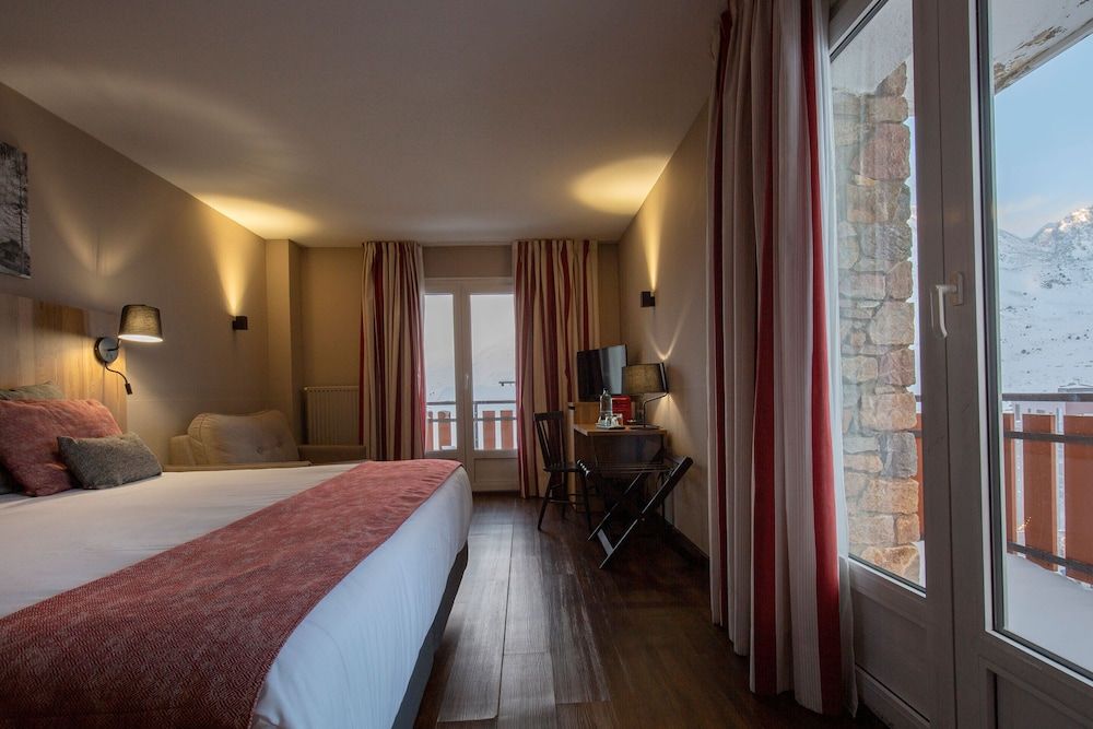 Hotel Grand Pas Triple Room (con balcon + vistas 2+1) 3