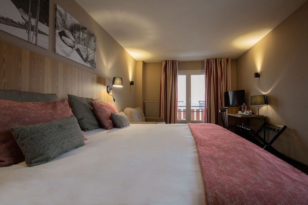 Hotel Grand Pas Triple Room (con balcon + vistas 2+1) 2