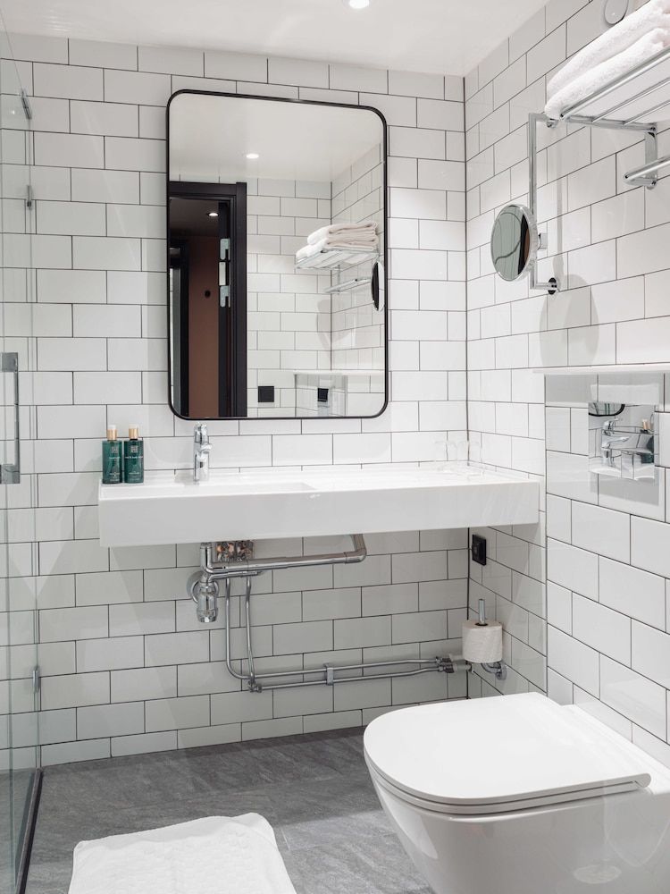 Clarion Hotel Winn Standard Twin Room 3