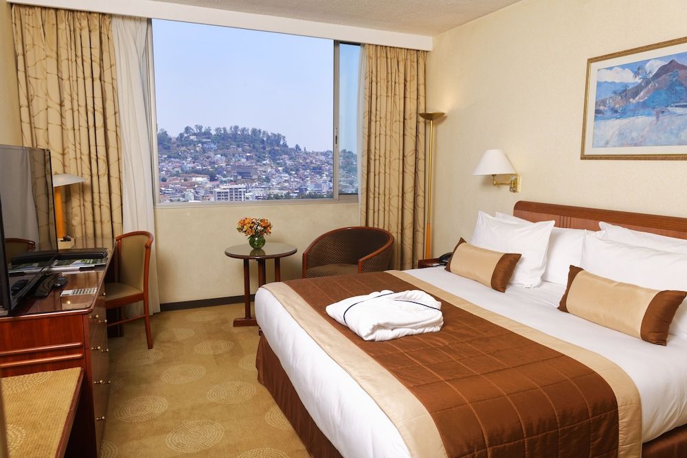 Carlton Hotel Royal Suite, Lake View (Residential)