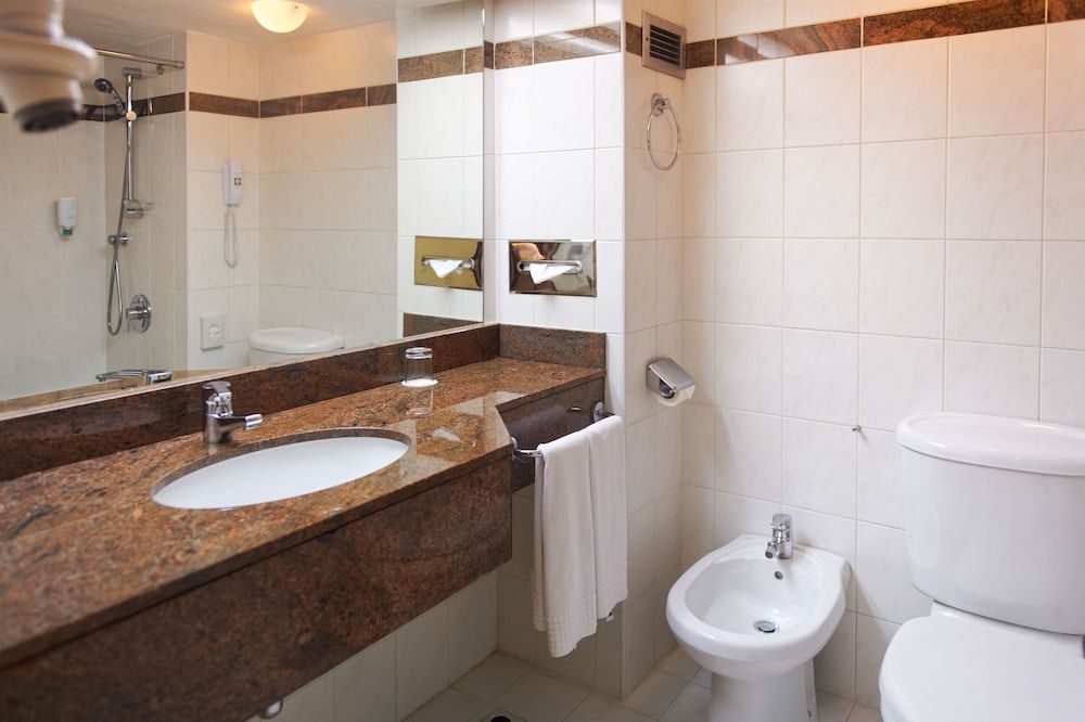 Carlton Hotel Royal Suite, Lake View 5