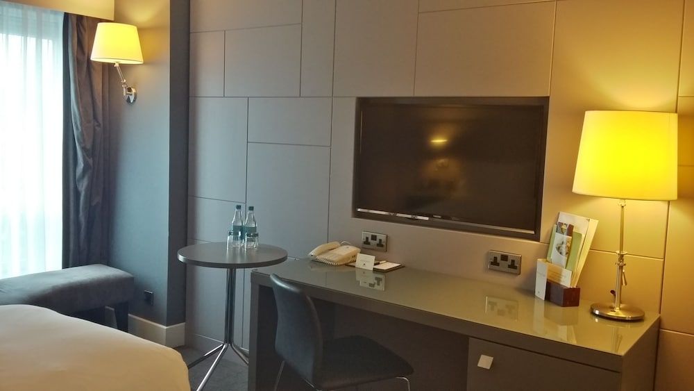 Doubletree by Hilton Bristol Twin Guest Room 9