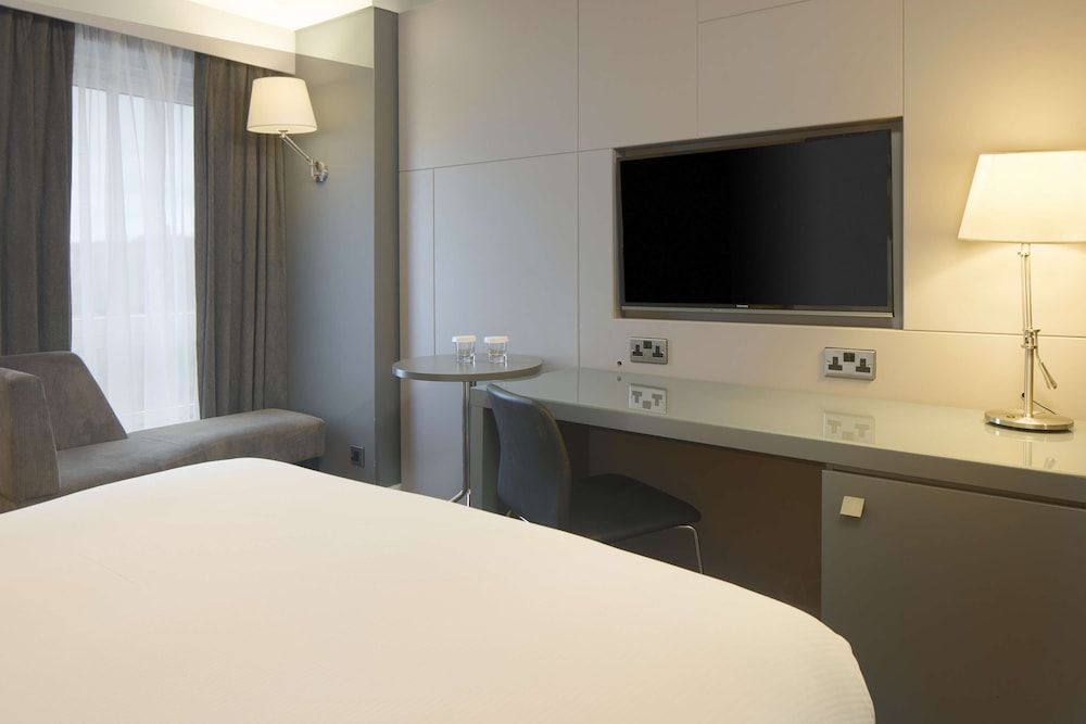 Doubletree by Hilton Bristol Room, 1 Queen Bed 11