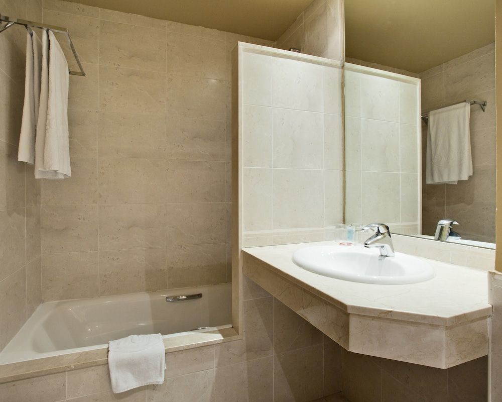 Hotel ILUNION Fuengirola Triple Room, Sea View (2 adults + 1 child) 5