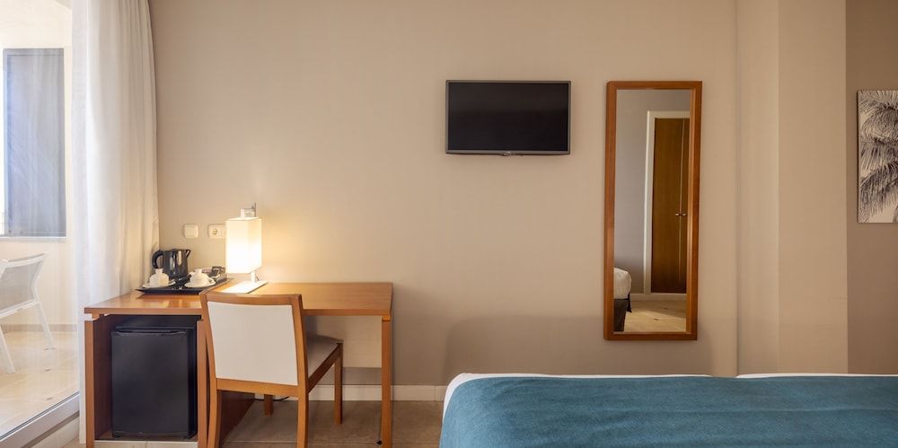 Hotel ILUNION Fuengirola Double Room, Partial Sea View 7