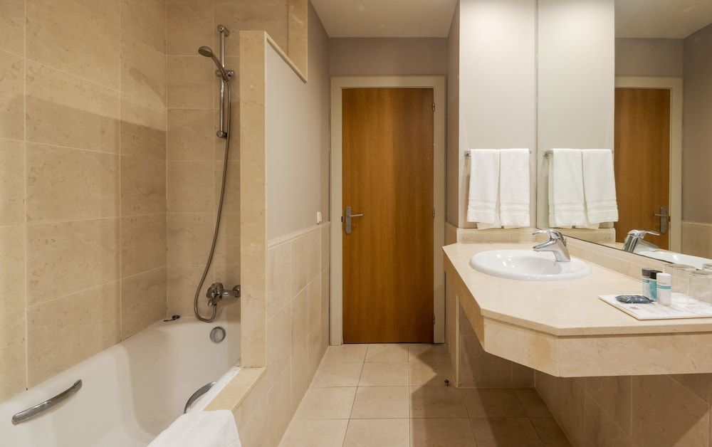 Hotel ILUNION Fuengirola Double Room, Partial Sea View 5