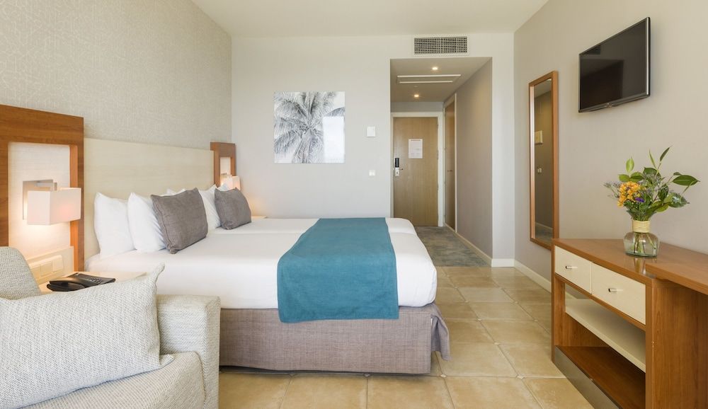 Hotel ILUNION Fuengirola Double Room, Sea View 4