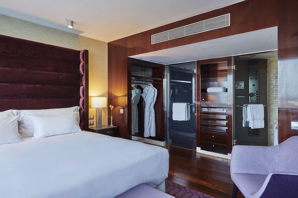 Loft, 1 King bed, City View