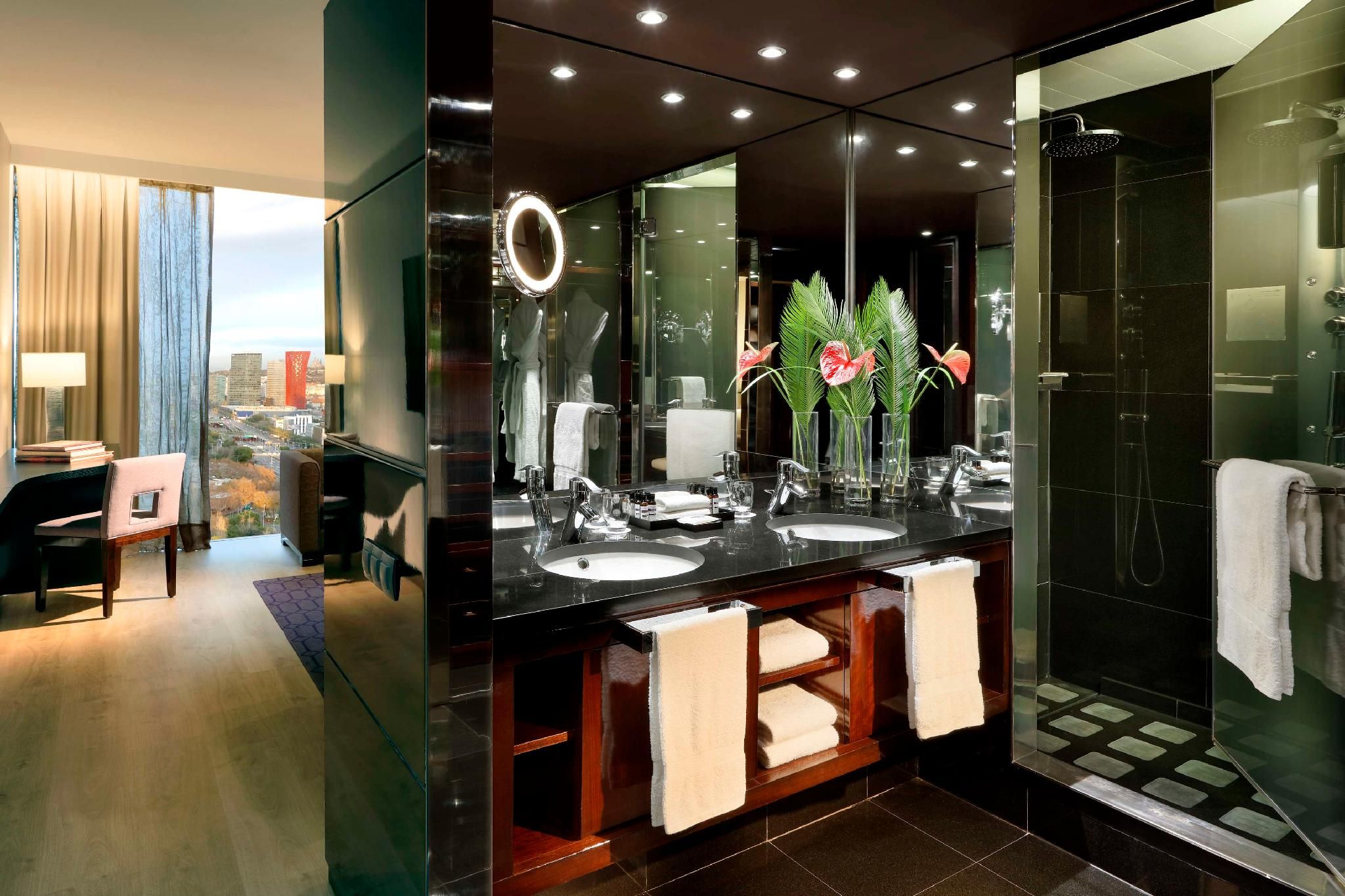 King Bed High Floor Deluxe City View Club Access