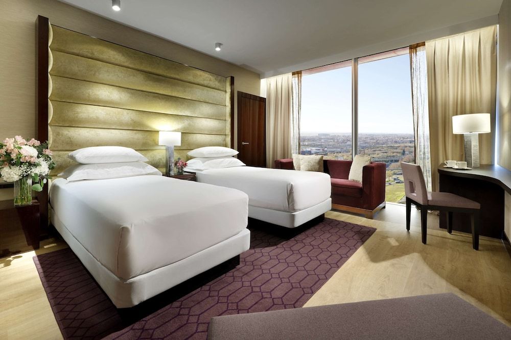 Deluxe Room, 2 Twin Beds, City View