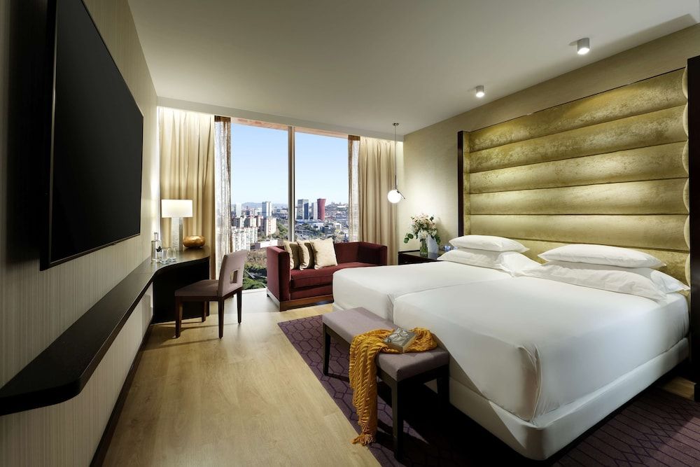 Deluxe Room, 2 Twin Beds, City View