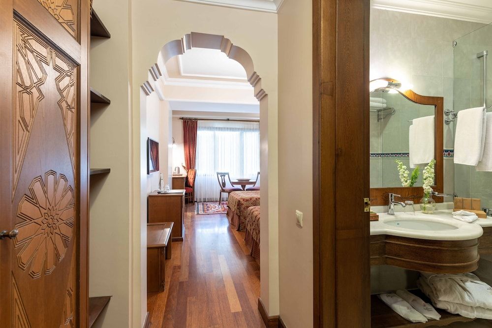 Sultanhan Hotel - Special Class Deluxe Double or Twin Room 21