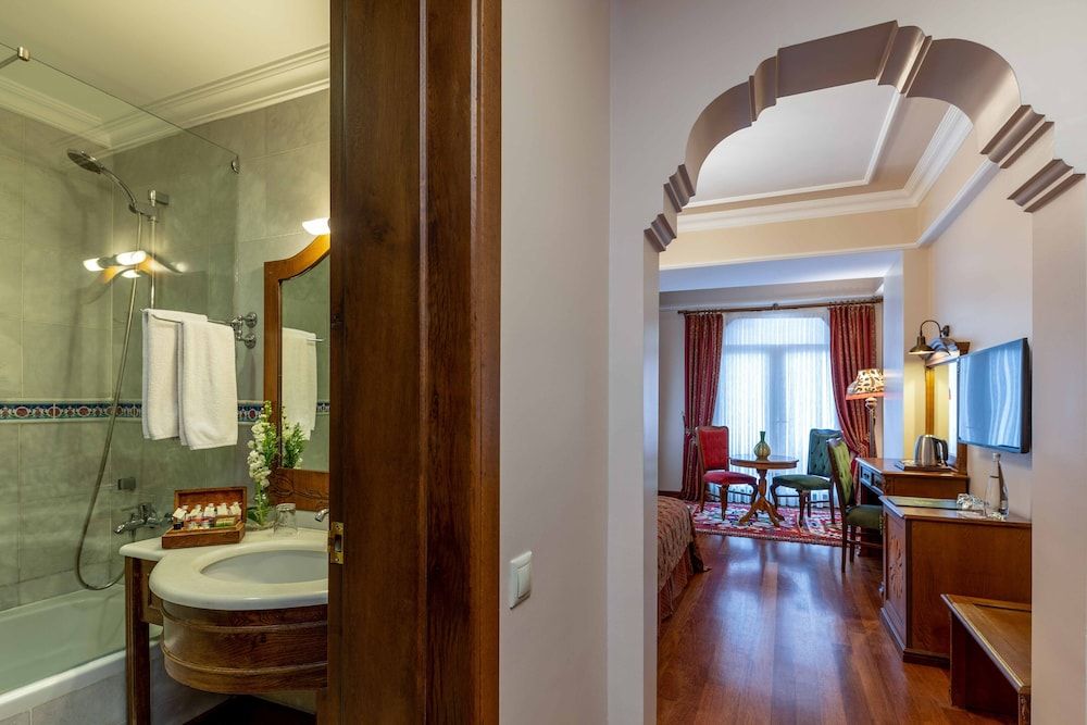 Sultanhan Hotel - Special Class Deluxe Double or Twin Room 23