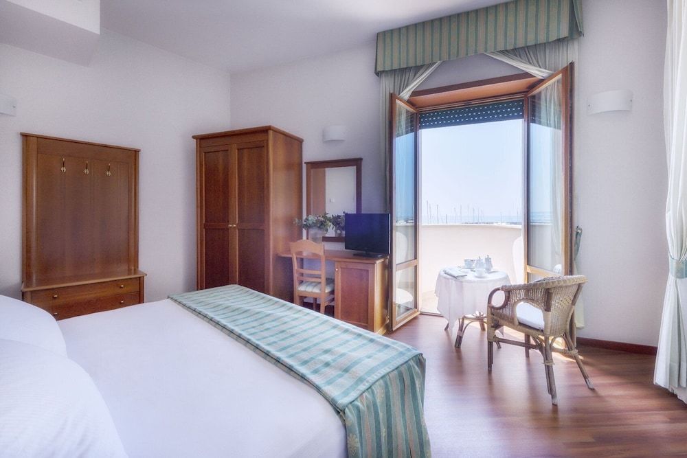 Astura Palace Hotel Family Room 4