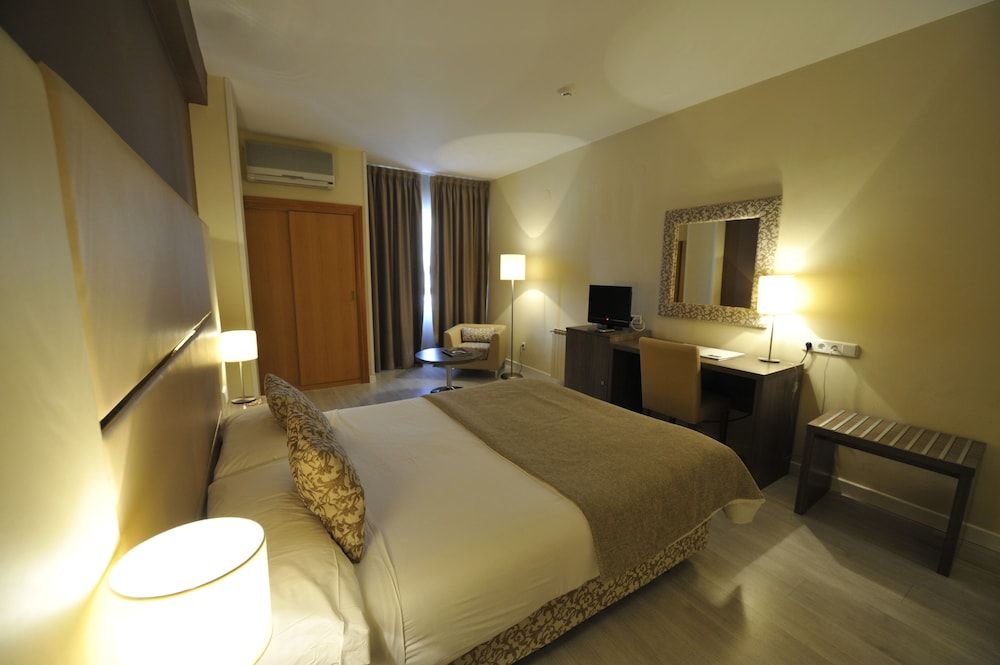 Hotel Puerta de Segovia Triple Room, 3 Twin Beds (3 adults) 3