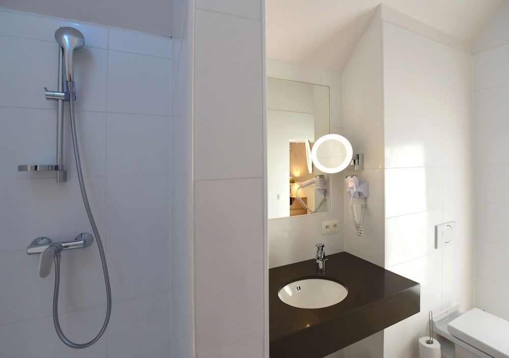 Golden Tree Hotel Standard Twin Room 6