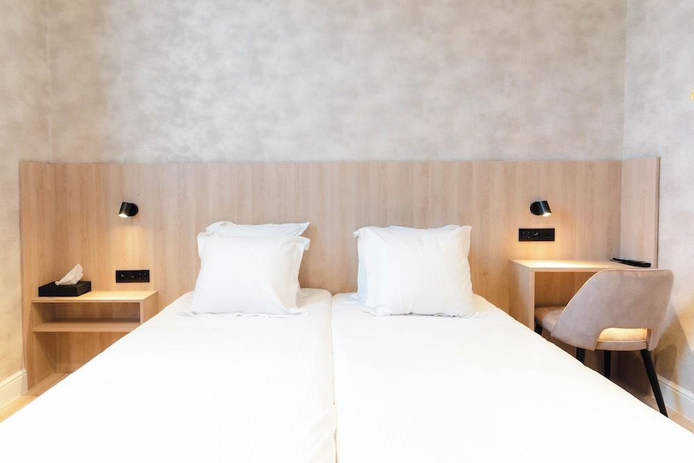 Golden Tree Hotel Standard Twin Room 4