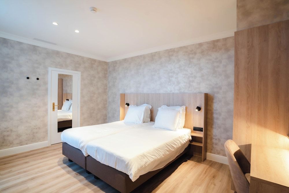 Golden Tree Hotel Standard Twin Room 5