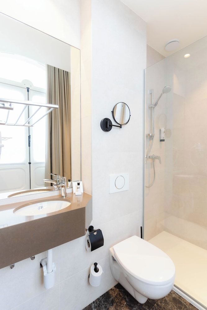 Golden Tree Hotel Standard Twin Room 7