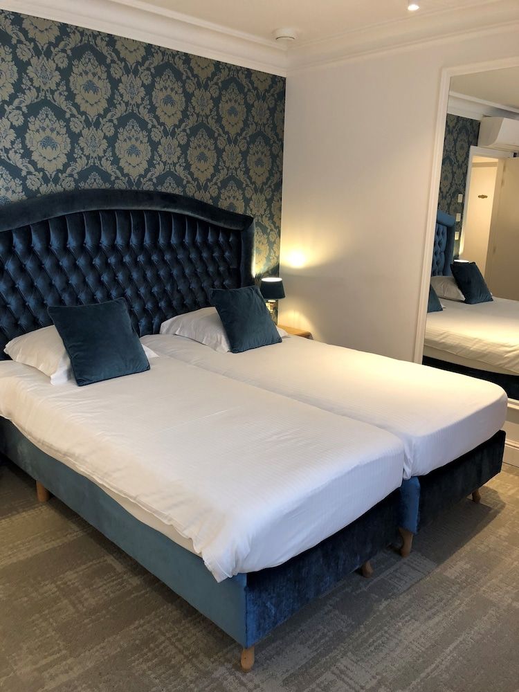 Golden Tree Hotel Standard Twin Room 2