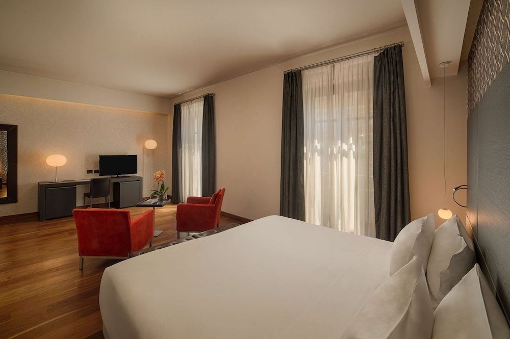 NH Collection Torino Santo Stefano Premium Room (Extra Large Extra Bed 3 adults) 2