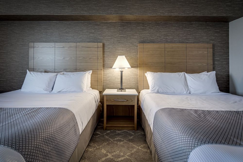 Monte Carlo Inn Vaughan Suites Standard Room with 2 queen beds