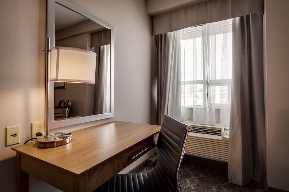 Monte Carlo Inn Vaughan Suites Standard Room with 2 queen beds 6