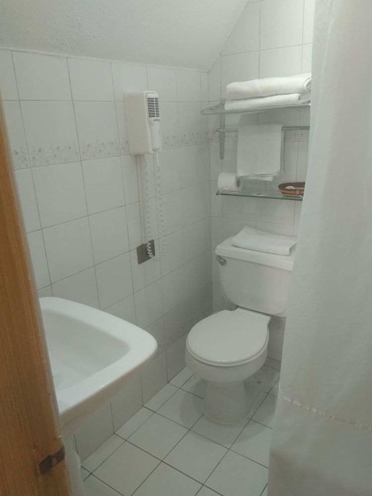 Hotel María Angola Standard Twin Room 6