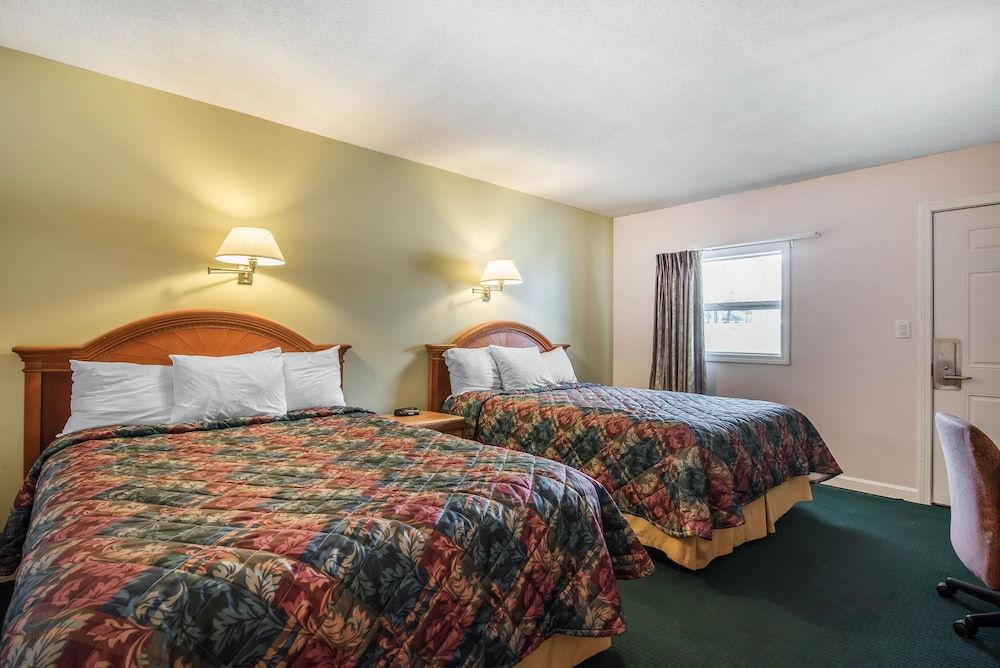 Standard Room, 2 Queen Beds, Non Smoking