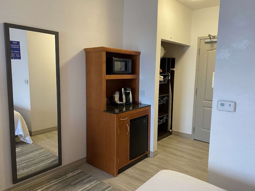 One king deluxe evolution room