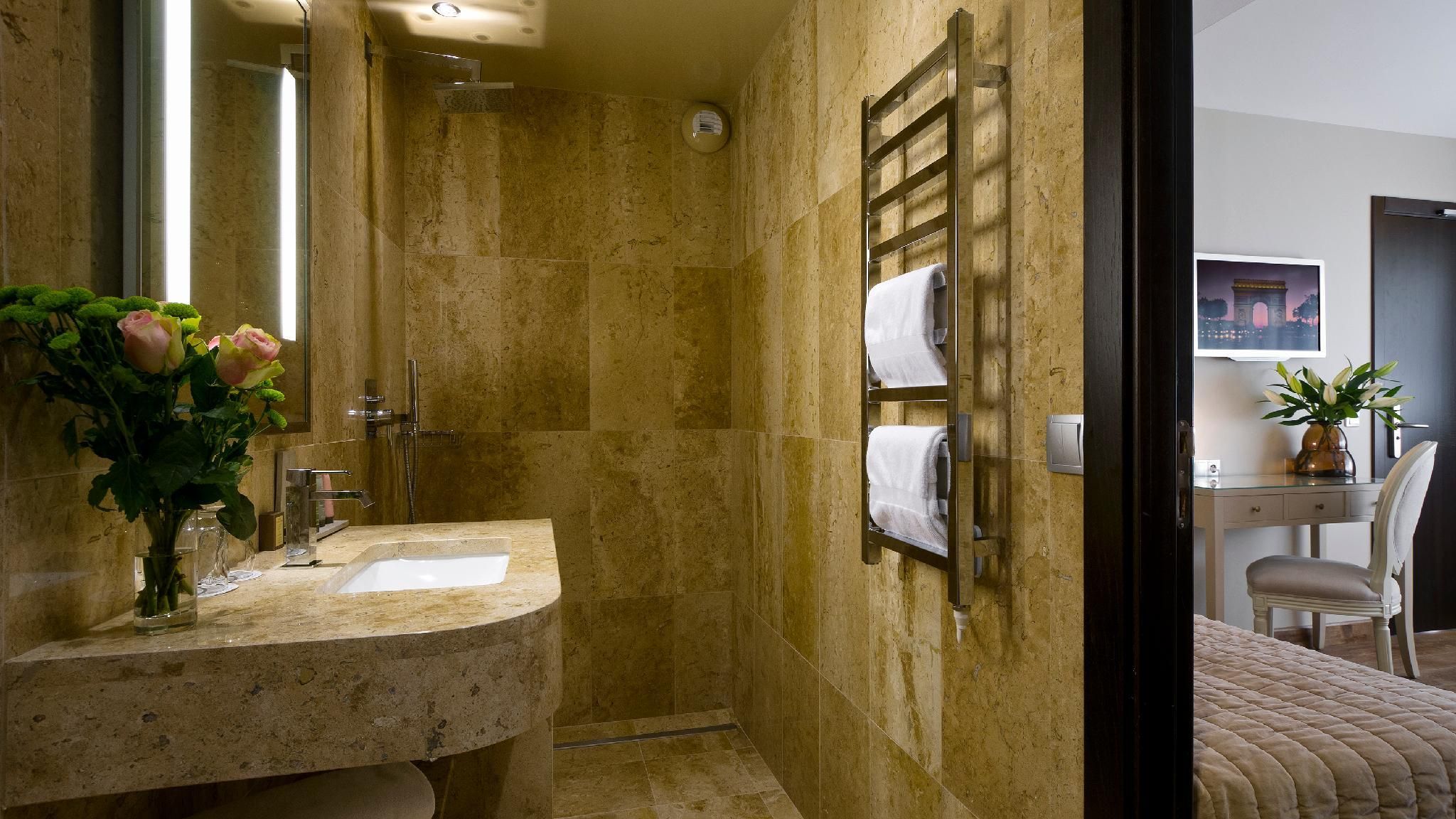 Privilege Room (Max. 3 adults)