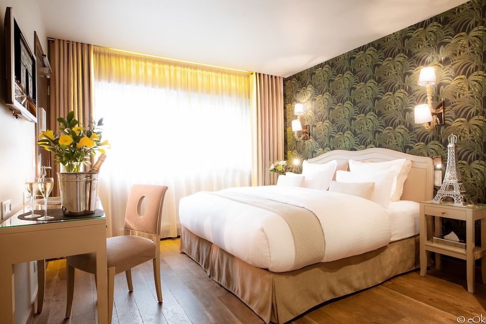 B Montmartre Premium Double or Twin Room 2