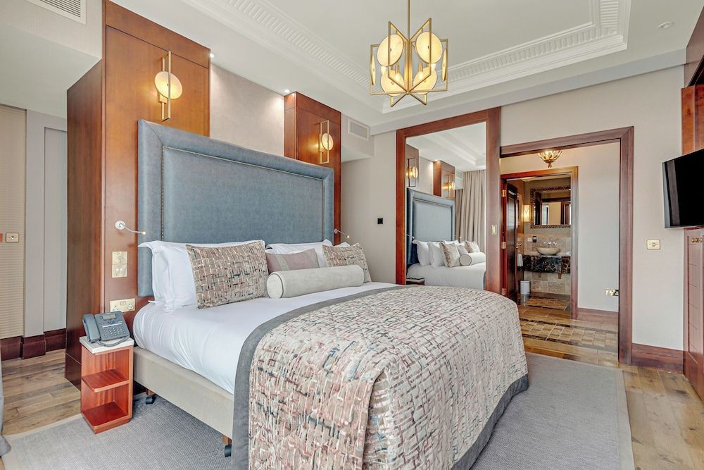 Luxury Suite