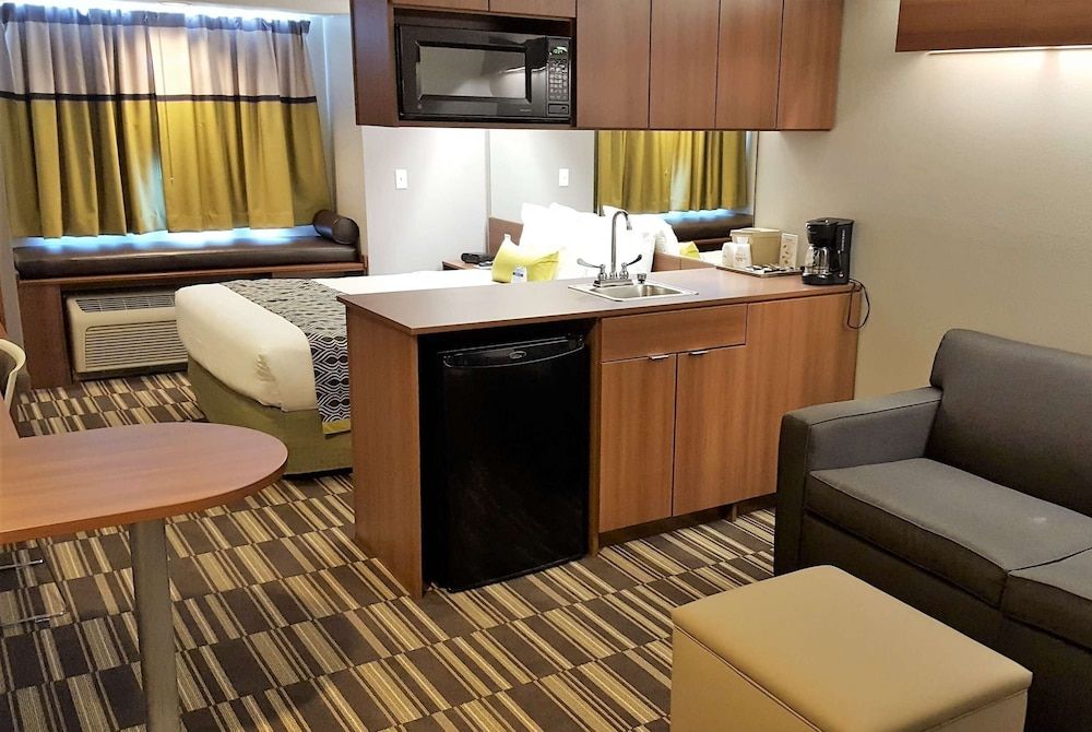 Deluxe Studio Suite, 1 Queen Bed, Non Smoking