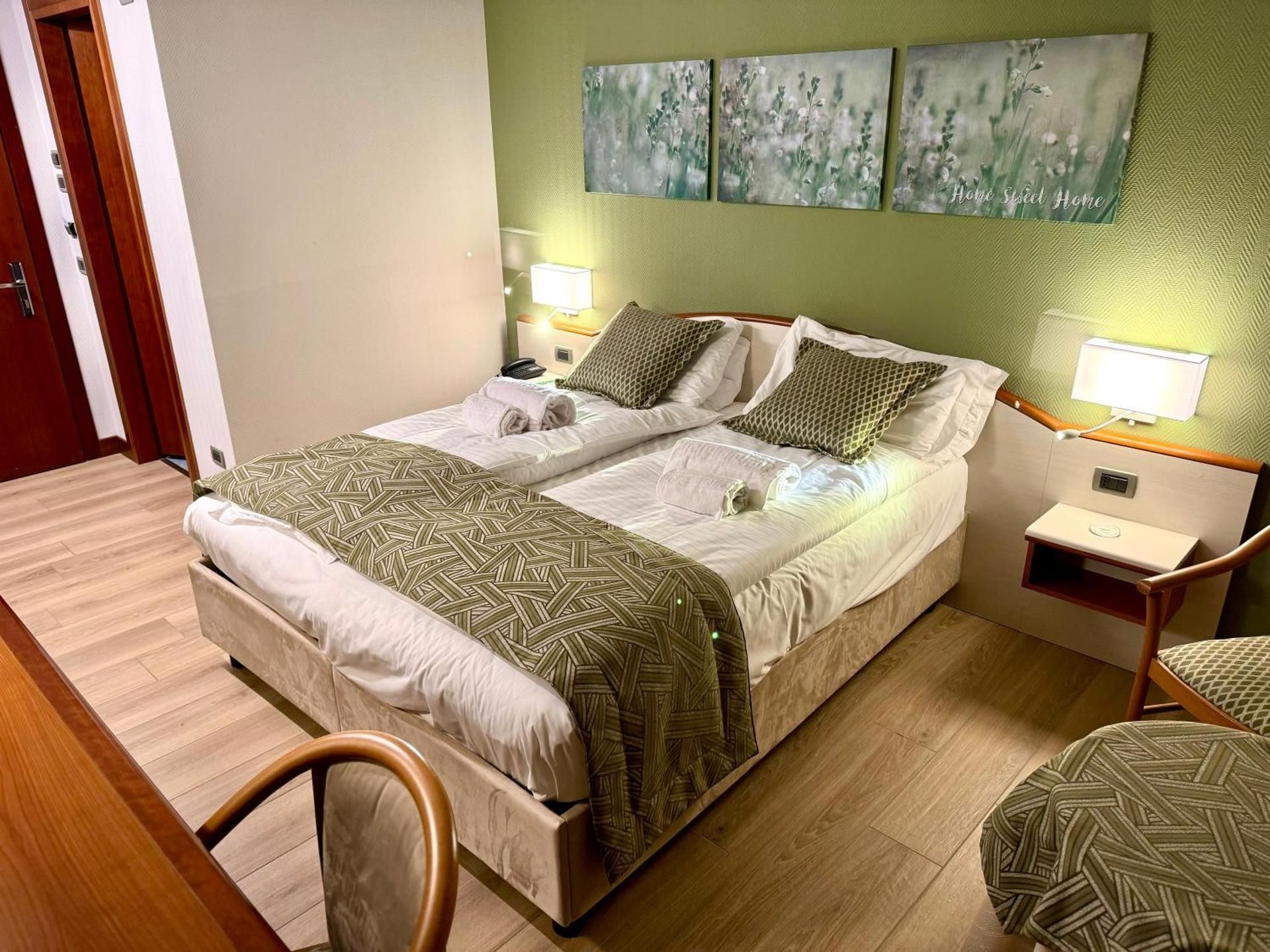 2 Twin Room