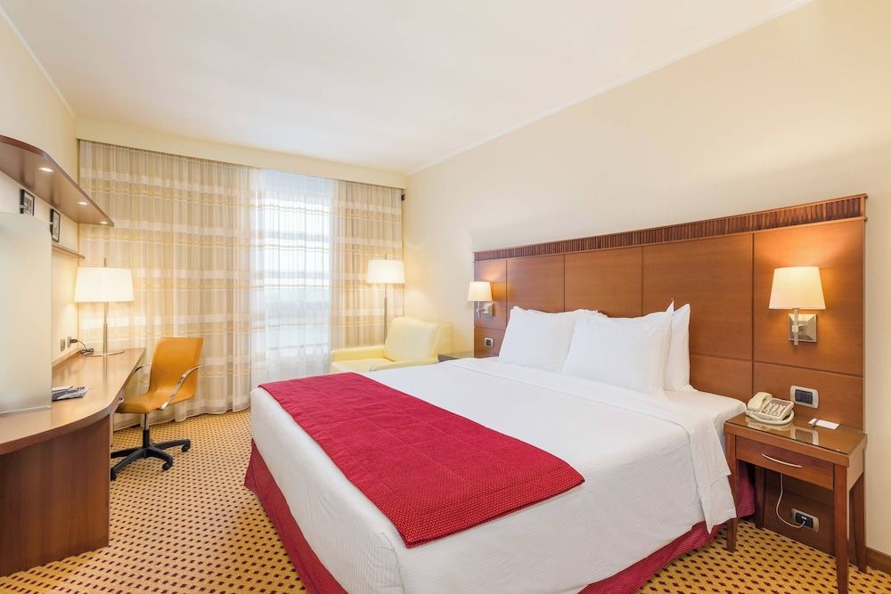 Family Room, 1 King Bed with Sofa bed