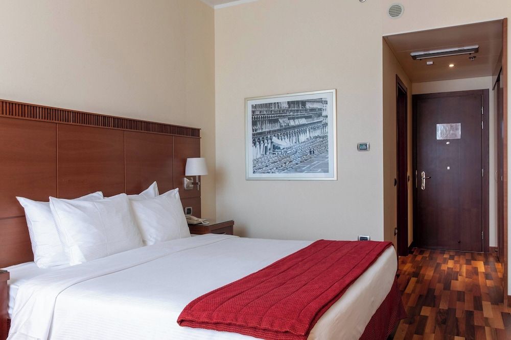 Deluxe Room, 1 King Bed