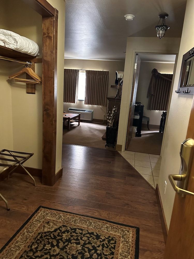 First Gold Gaming Resort Suite, 1 Queen Bed with Sofa bed 2