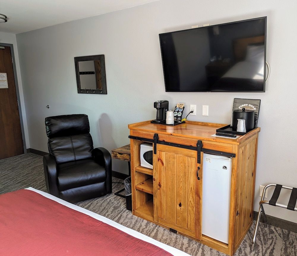 First Gold Gaming Resort Room, 2 Queen Beds 11